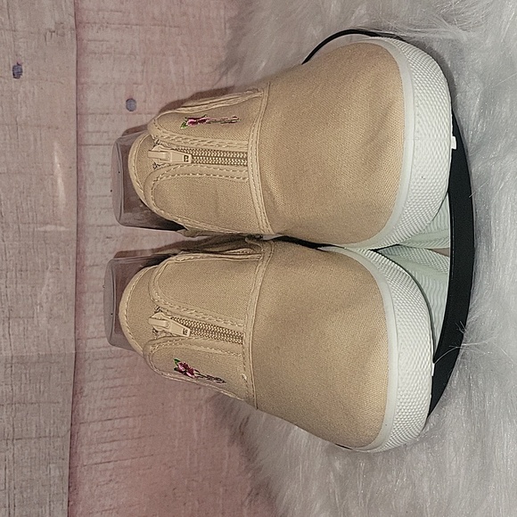 Classique Sport Tan Sneakers - Picture 6 of 11